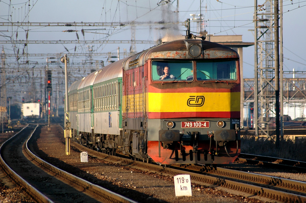Lokomotiva 749 100